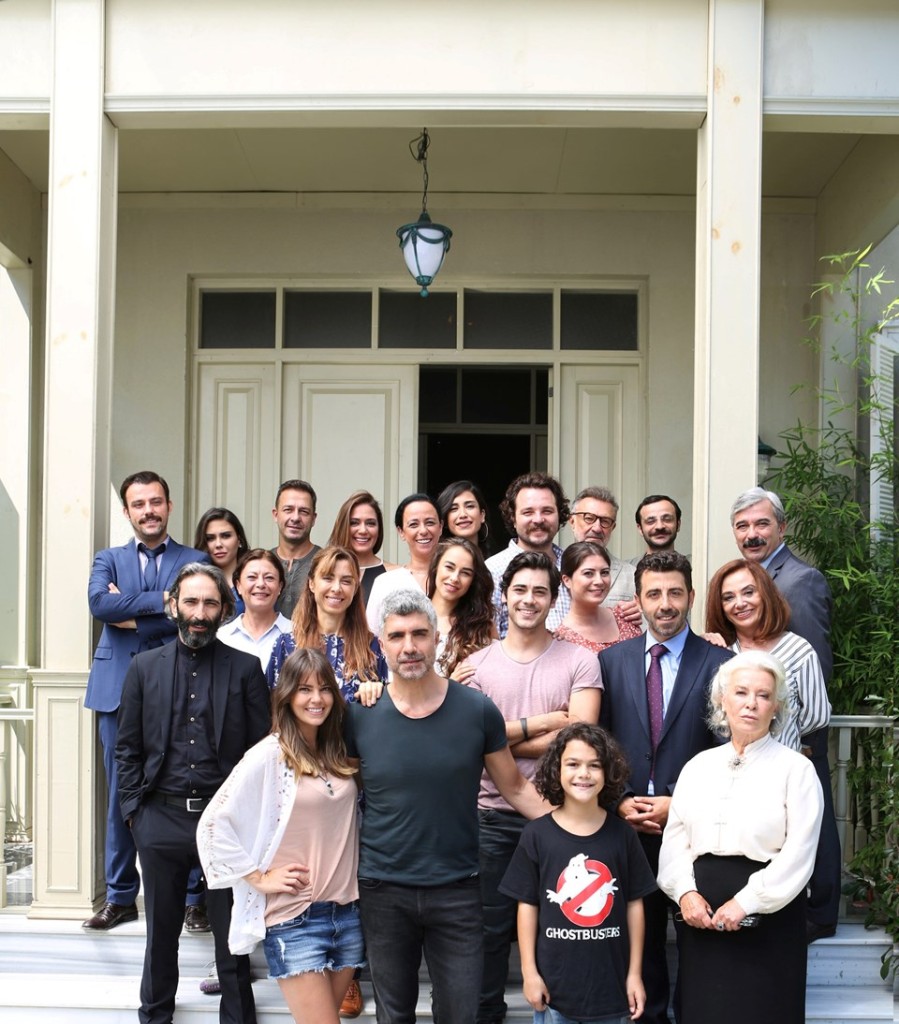 istanbullu-gelin-ekip-prag-dizi-asli-enver-ozcan-deniz